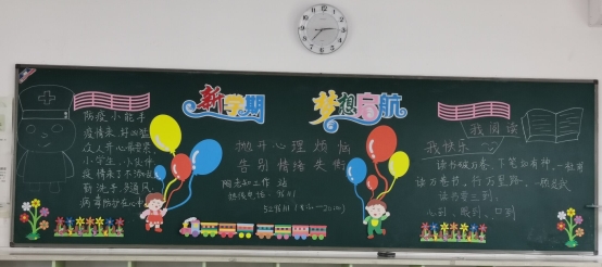 墙上的广告单倒一边的照片&#xA;&#xA;描述已自动生成