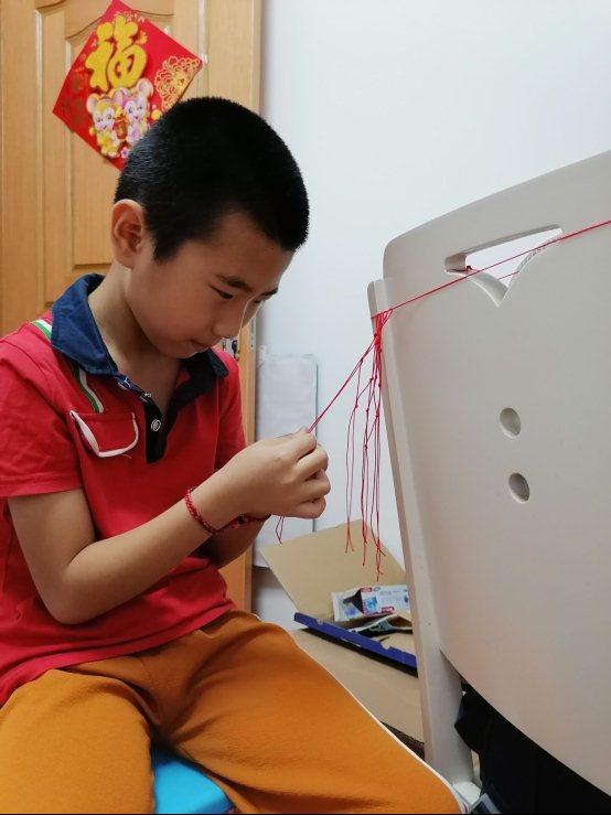 图片包含 游戏机, 电脑, 桌子&#xA;&#xA;描述已自动生成