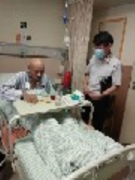 图片包含 室内, 人, 桌子, 水槽&#xA;&#xA;描述已自动生成