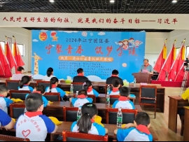 图片包含 人, 室内, 小孩, 桌子

描述已自动生成