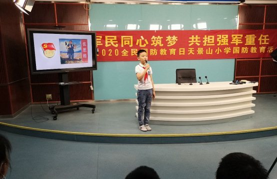图片包含 人, 室内, 小孩, 年轻&#xA;&#xA;描述已自动生成