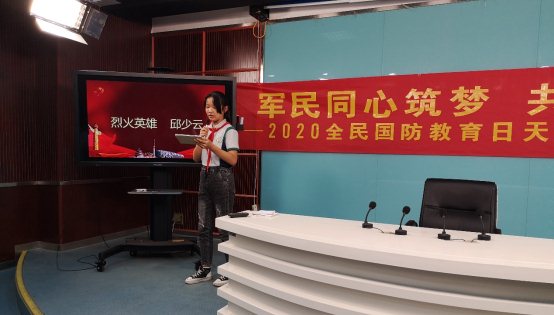 图片包含 建筑, 男人, 前, 大&#xA;&#xA;描述已自动生成