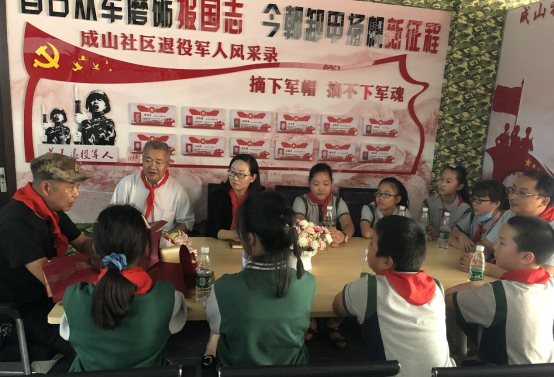 图片包含 人, 人们, 桌子, 一群&#xA;&#xA;描述已自动生成