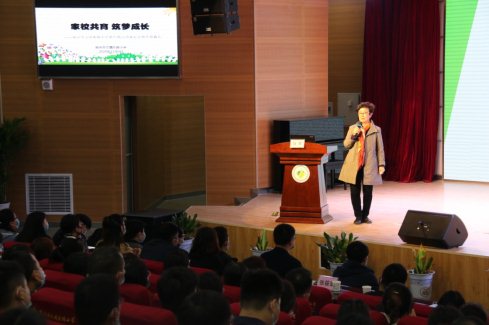C:\Users\Administrator\Desktop\家长会照片\IMG_0157.JPG
