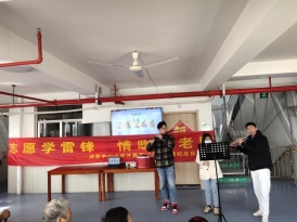 湖小志愿者们献上精心准备的才艺，给爷爷奶奶们送上温暖和祝福！ (3)