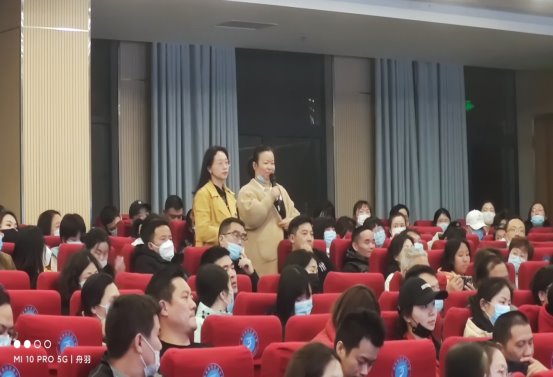 家长学校姜老师讲座照片 (6).jpg