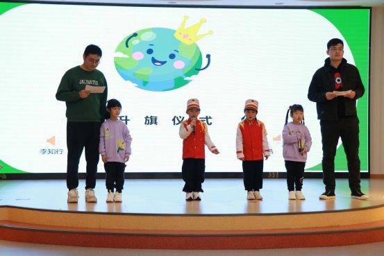 2.升旗手表演.jpg