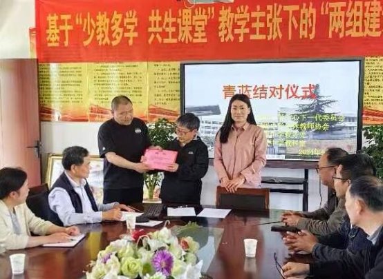 颁发聘书.jpg
