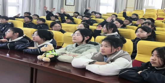 E:\安全\年度安全活动\2025年度\2025.2春季开学安全教育\2025.2.18淳化交警中队安全知识讲座\IMG_20250218_124458.jpg