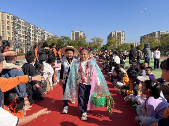 55F066D1452E9FAB9AC8EA3C4B9E8936