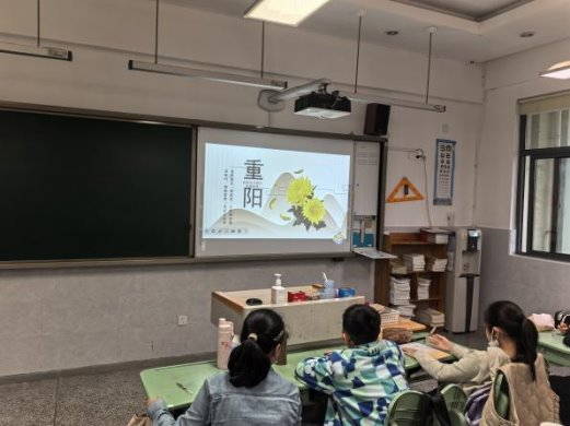 哼哼_2025-11-03 08.34.40_IMG_20251031_164527_01