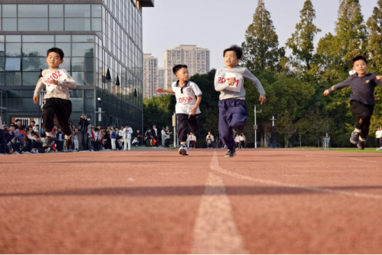 小孩们在路上走

AI 生成的内容可能不正确。