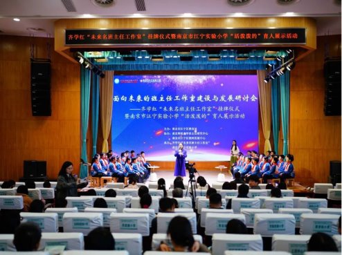 图片包含 室内, 桌子, 灯光, 大

AI 生成的内容可能不正确。