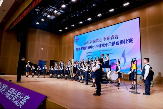 大厅里的人们

AI 生成的内容可能不正确。