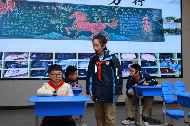 电脑前的人们

AI 生成的内容可能不正确。