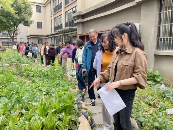 01带农场主参观小农场